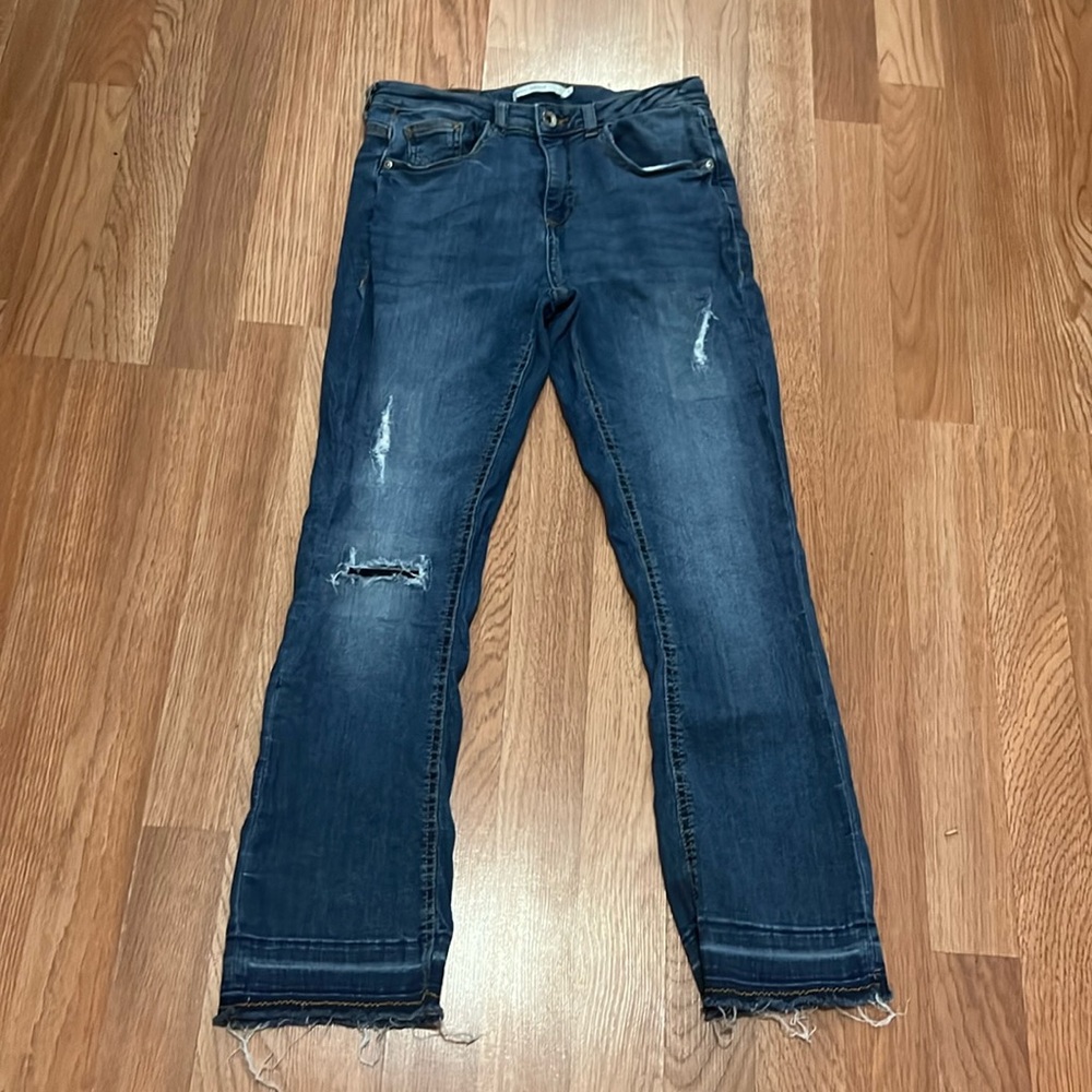 B. Young Distressed Cropped Lola Live Flare Jeans Sz 27